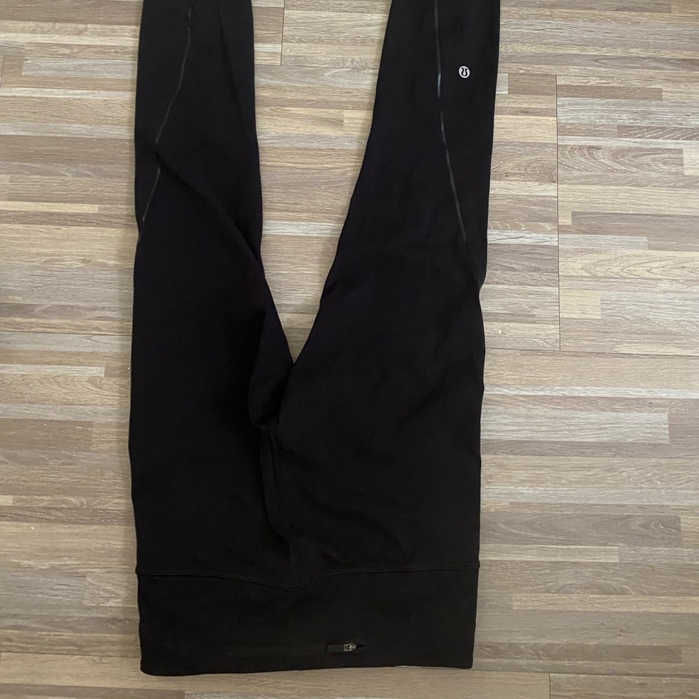 Black Lululemon leggings